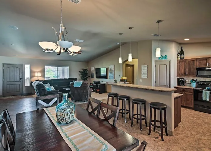 Pool, Hot Tub & Views: Havasu Home!