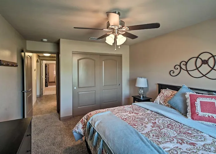 Pool, Hot Tub & Views: Havasu Home! *