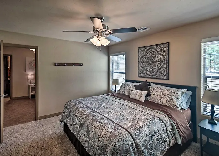Pool, Hot Tub & Views: Havasu Home! Ferienhaus