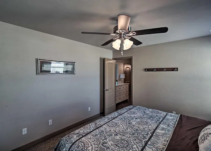 Pool, Hot Tub & Views: Havasu Home! Ferienhaus